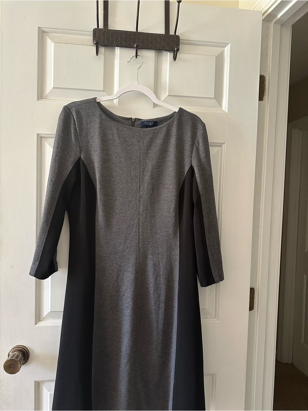 Chaps Gray & Black Long Sleeve Colorblock Sheath Dress